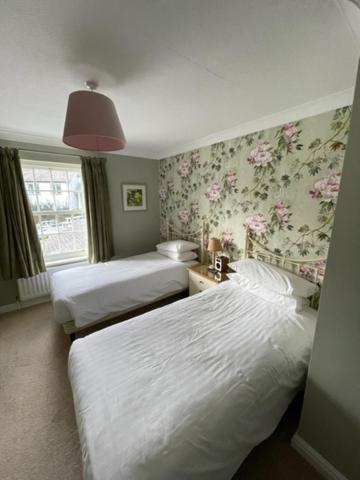 Inn Three Shires