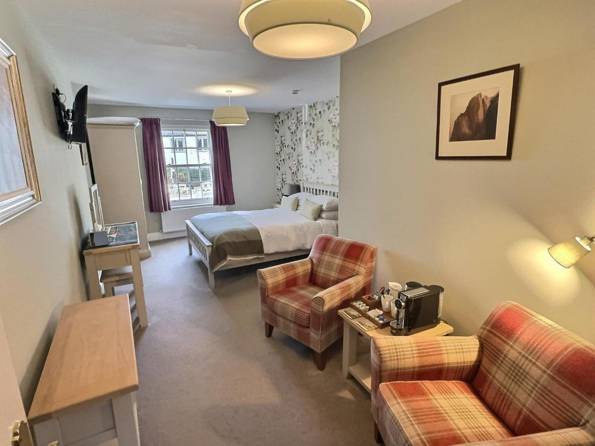Three Shires Inn 4*