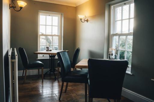 Inn Three Shires